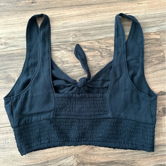 Abercrombie & Fitch Knot Crop Top - Picture 2 of 3